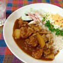 チキンカレーとヨーグルトステックサラダ